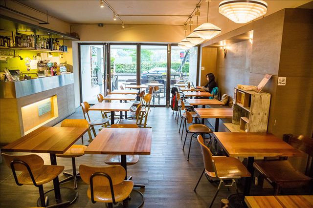 ��ɫС����ѵѧУС�Լ�����ѵ������